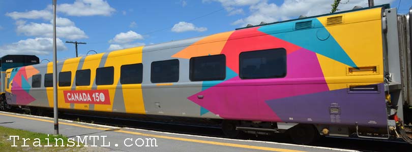 Passenger car VIA 3476 right side with Canada 150 colors  / Wagon de passager VIA 3476 coté droit avec couleurs Canada 150